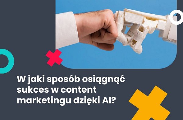 Kobieta przed komputerem. Napis na grafice: W jaki sposób osiągnąć sukces w content marketingu dzięki AI?