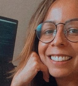 Andreza Ferrari