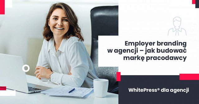 Pani na zdjęciu z uśmiechem opracowuje strategię employer branding